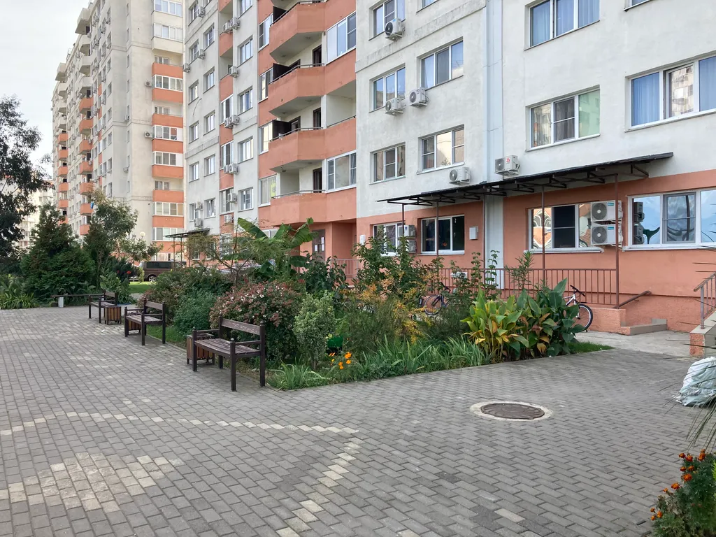 Квартира Светлые просторные апартаменты с уютной спальней — Сириус