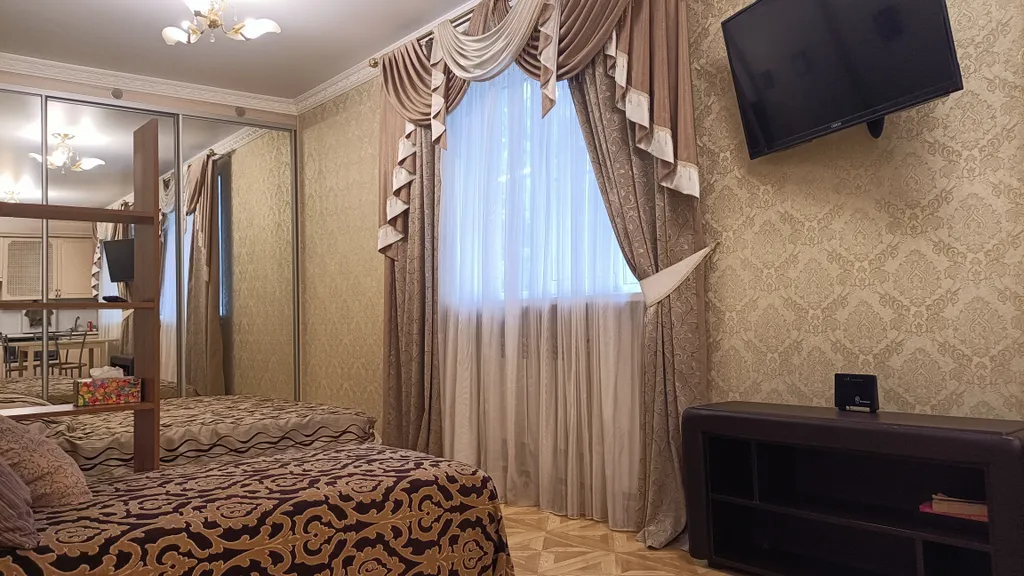 Уютная, светлая студия на первом этаже в тихом месте в центре города