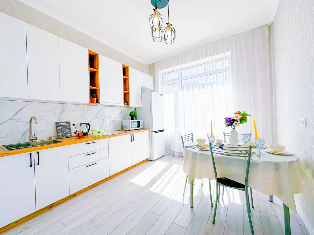 Рядом с Хан шатыр. Центр города Астана