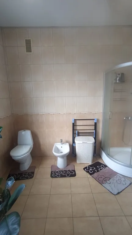 Весь первый уютный этаж с видом на природу