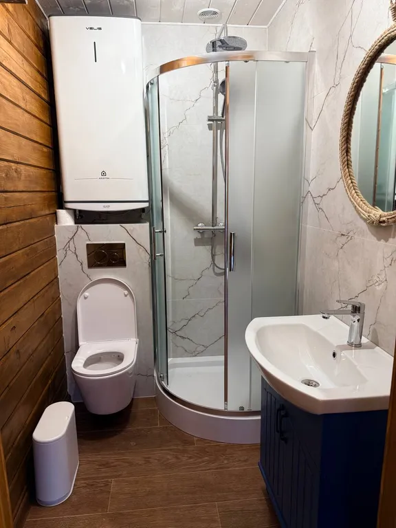 Шале в горах на берегу реки