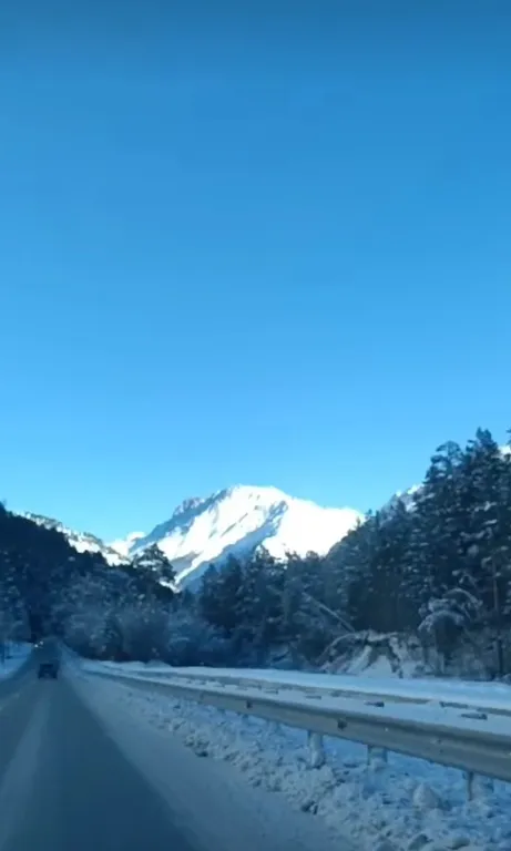 Домик с видом на горы