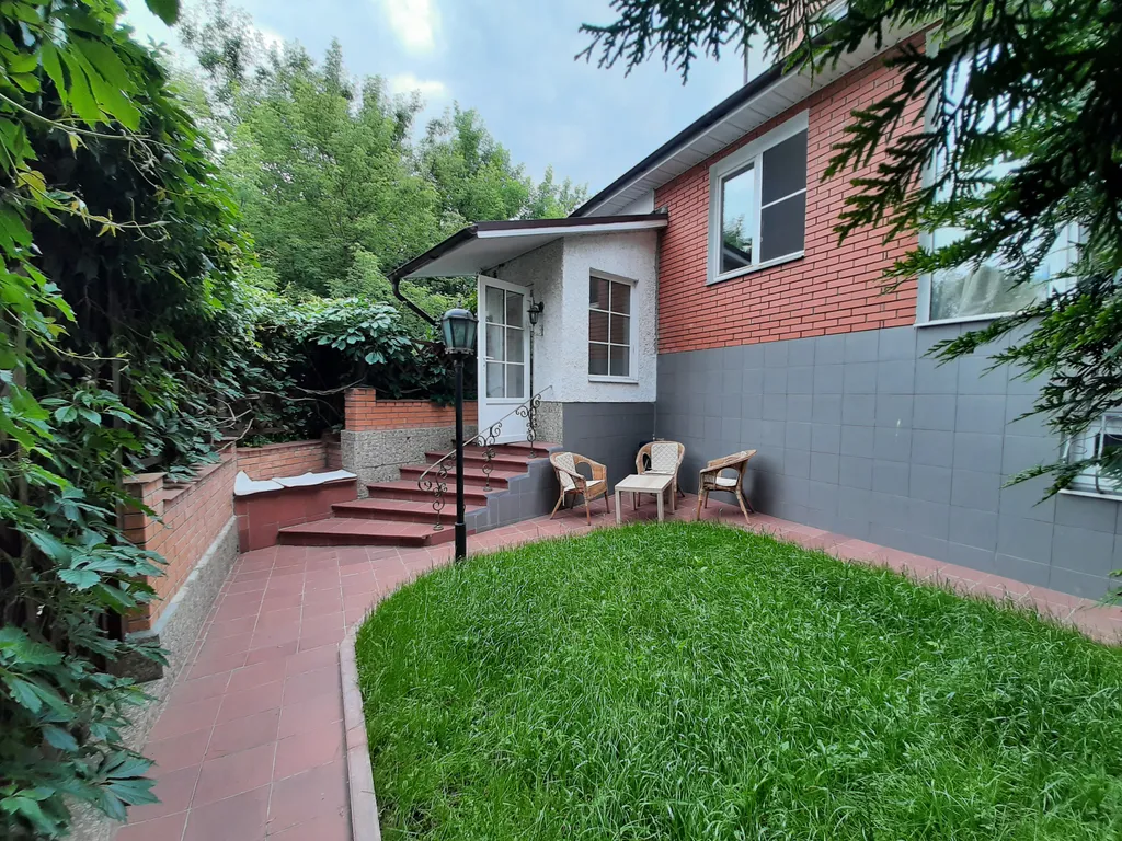 Таунхаус с сауной и бассейном недалеко от метро