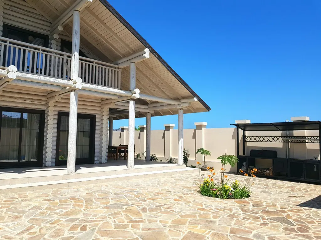 Коттедж у берега моря