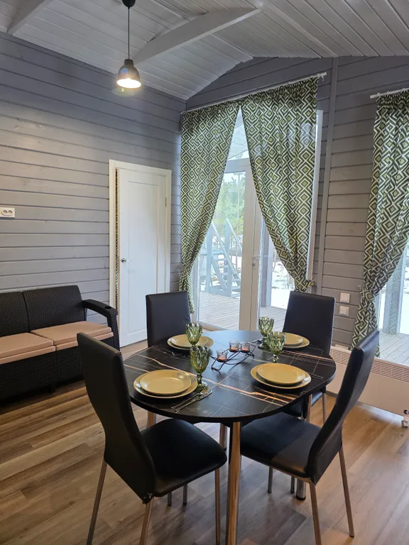 Дом Безмятежный на заливе реки Нерль с видом на лес