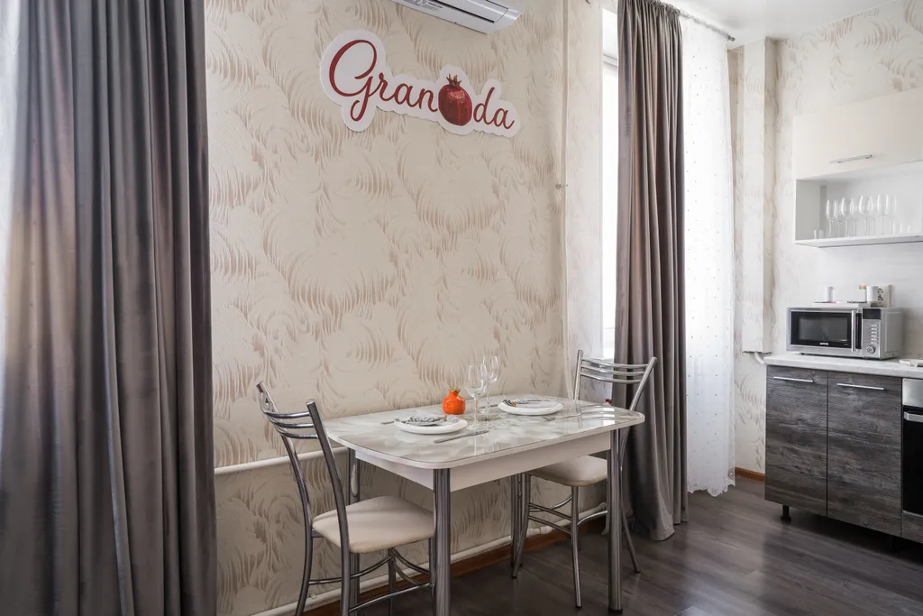 Светлая красивая двухкомнатная квартира в самом-самом центре города