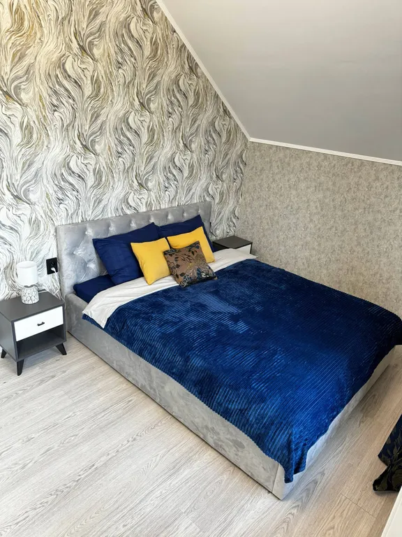 Стильный дом-шале с панорамными окнами, террасой и костровой зоной