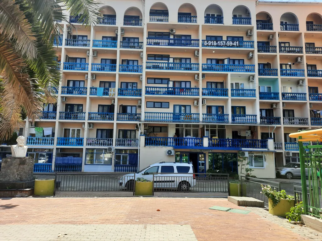 Уютная студия с балконом в центре поселка