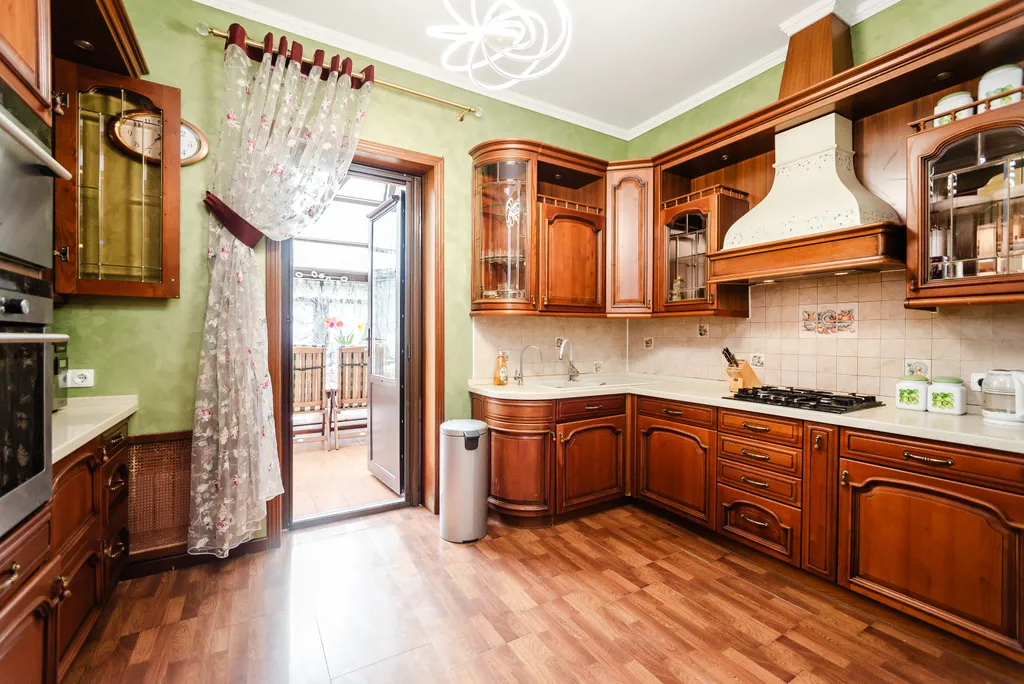 Дом с бассейном и сауной