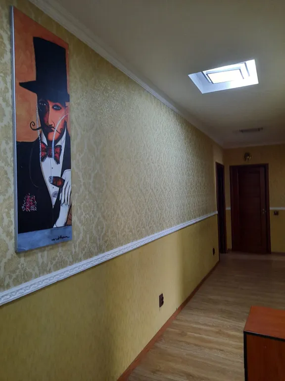 Трёхкомнатная, три кровати, диван, самый центр левого берега