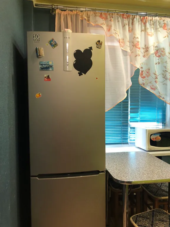 2-комнатная квартира в темных тонах с евроремонтом