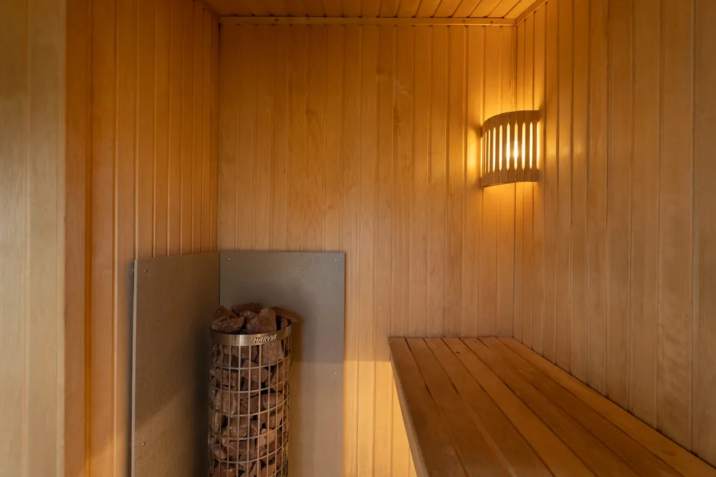 Дом с чаном и сауной у леса.