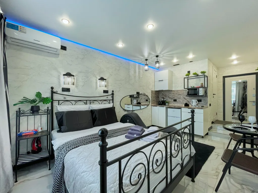 Студия с большой джакузи для двоих