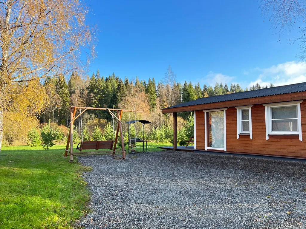 Коттедж с сауной и панорамным остеклением