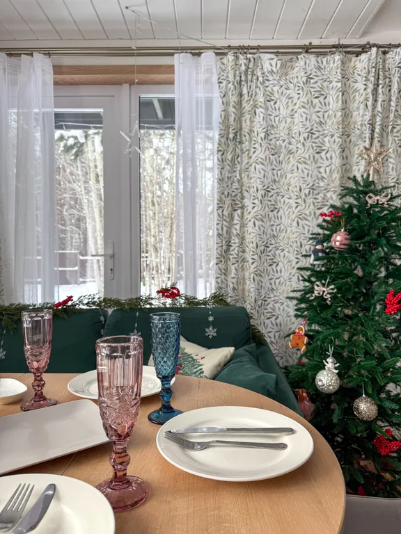 Дом с баней и купелью у леса