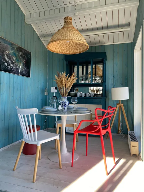 Дизайнерский домик у леса