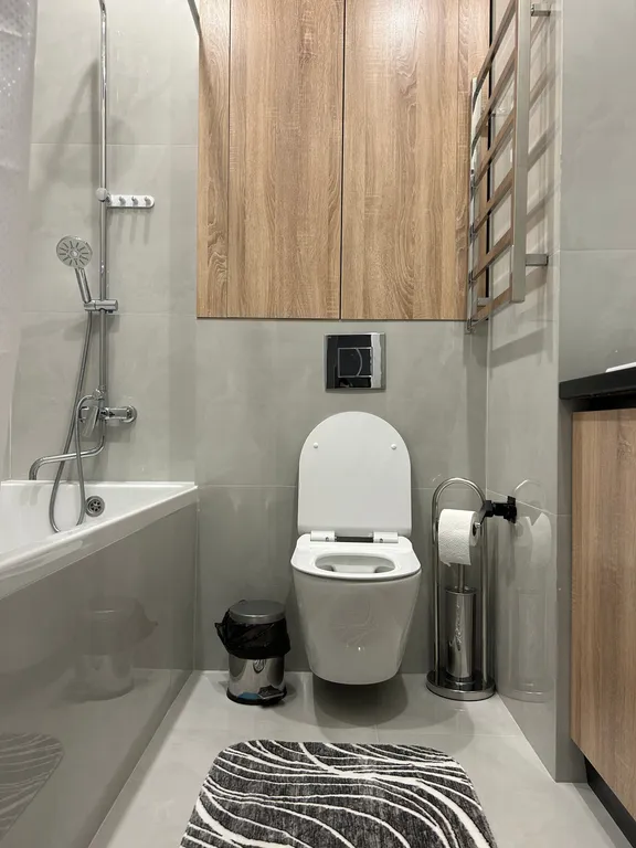 Стильная квартира с балконом в верхней части города