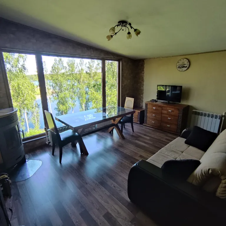 Коттедж Дом на скале с панорамным видом на озеро — аренда посуточно в Мельниково