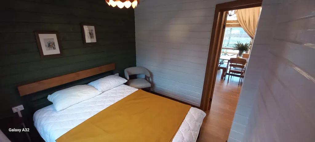 Шале в горах на берегу реки