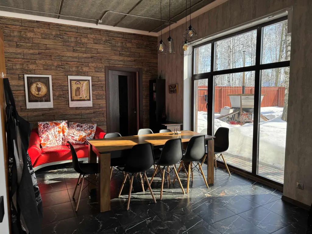 Дом-шале в черте города с баней и чаном