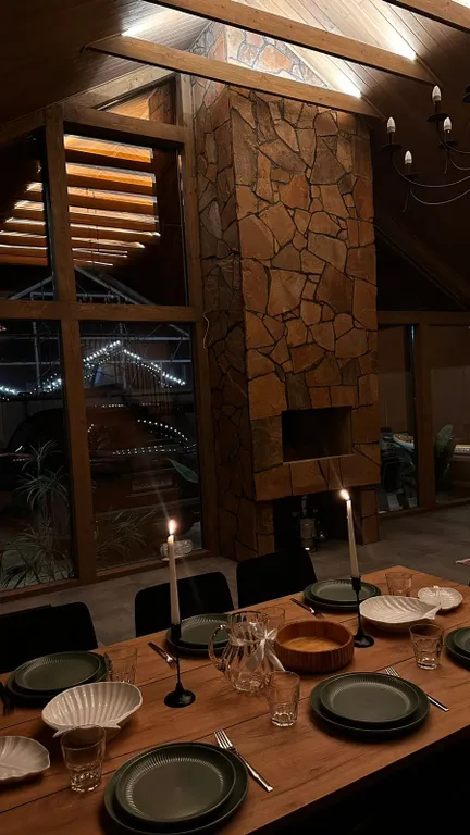 Дом с камином на берегу моря