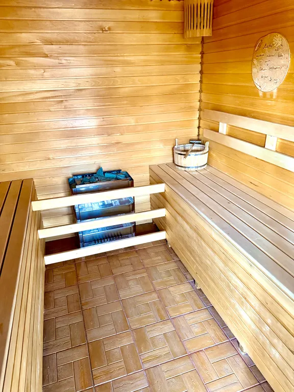 Комфортное проживание в лесу у моря