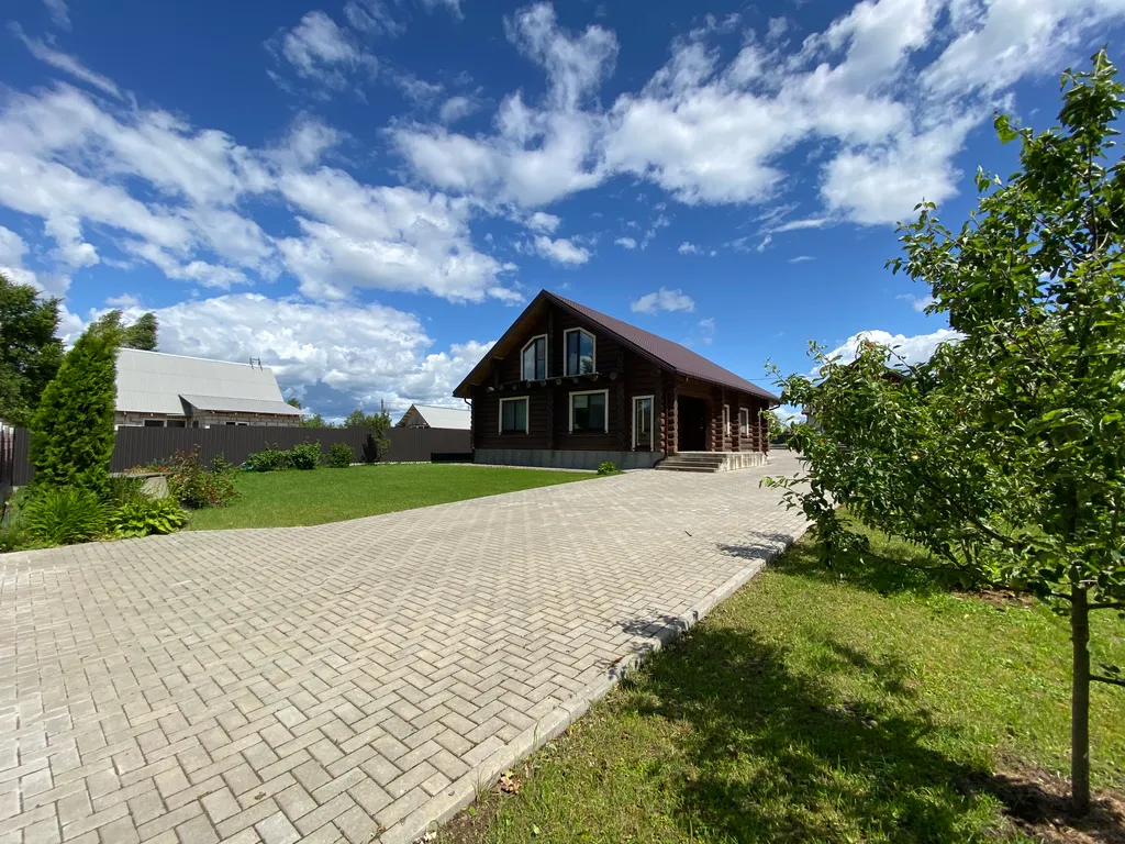 Деревянный комфортабельный дом на берегу озера