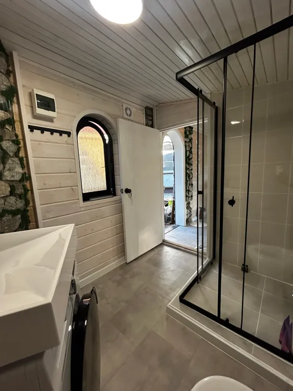 Дом возле аэропорта