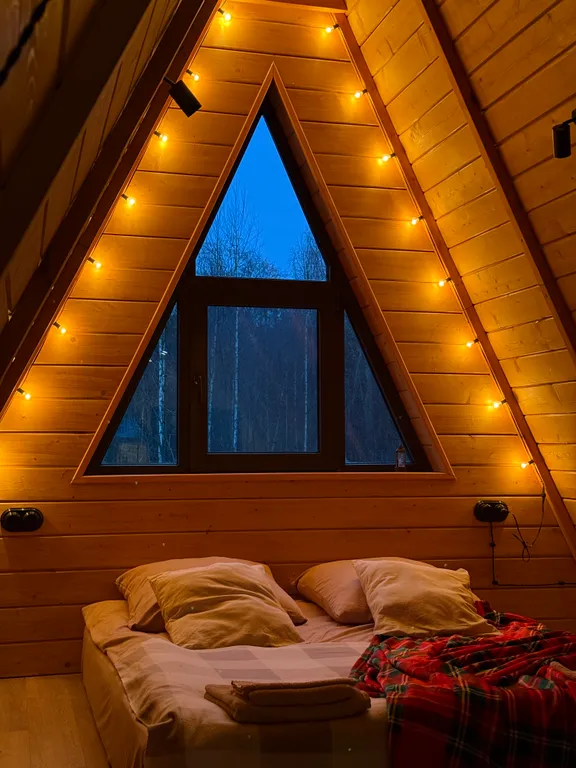 Уютный треугольный Ромашковый дом.