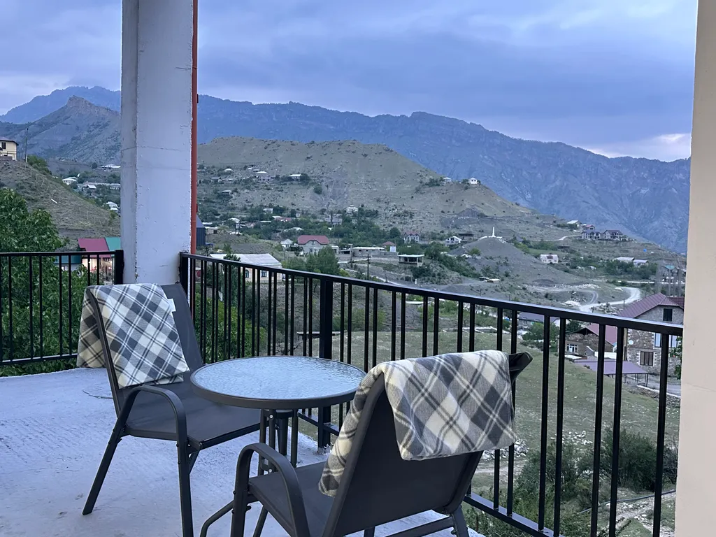 Второй этаж панорамного дома среди вершин