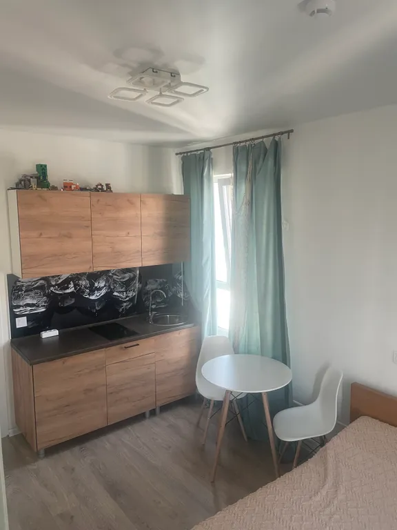 Уютные отдельные апартаменты с видом на озеро, без хозяев