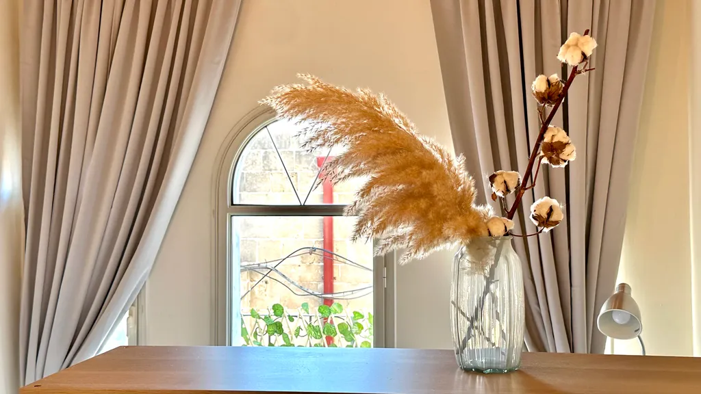 Крутые апартаменты с балконом рядом с Парижской площадью