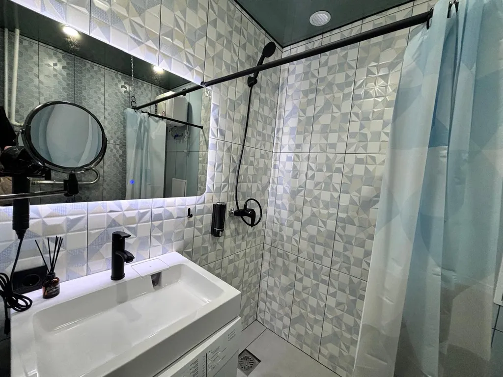 Квартира Потрясающая Студия напротив Политеха, терминала в центре Нефтяников — Омск