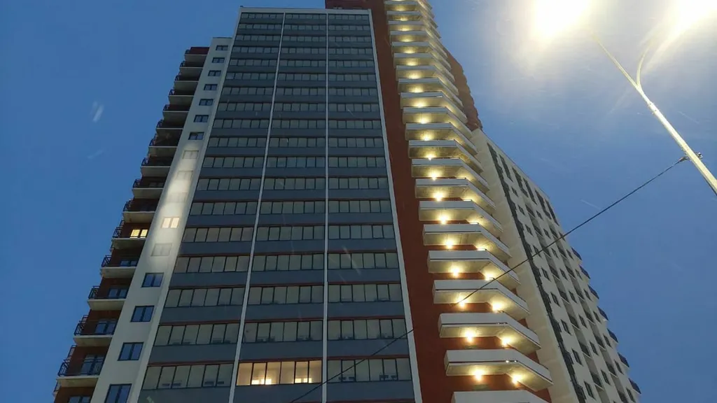 Уютная,светлая квартира в шикарном  доме. Отличная инфраструктура.