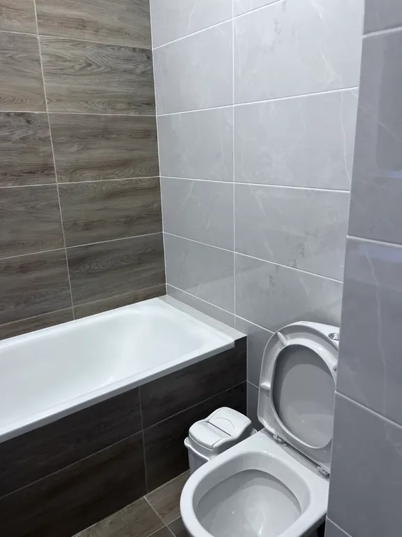 Квартира Квартира с новым ремонтом на первом этаже окна выходят на парковку — Элиста