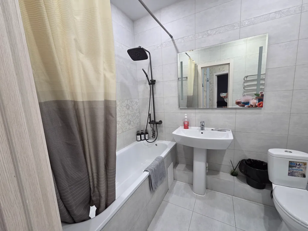 Апартаменты VVA / Сквер Героев России