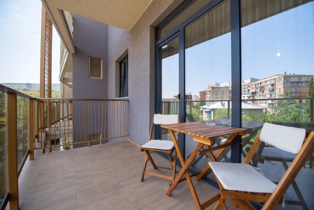 Светлая квартира с видом на город и Мтацминду