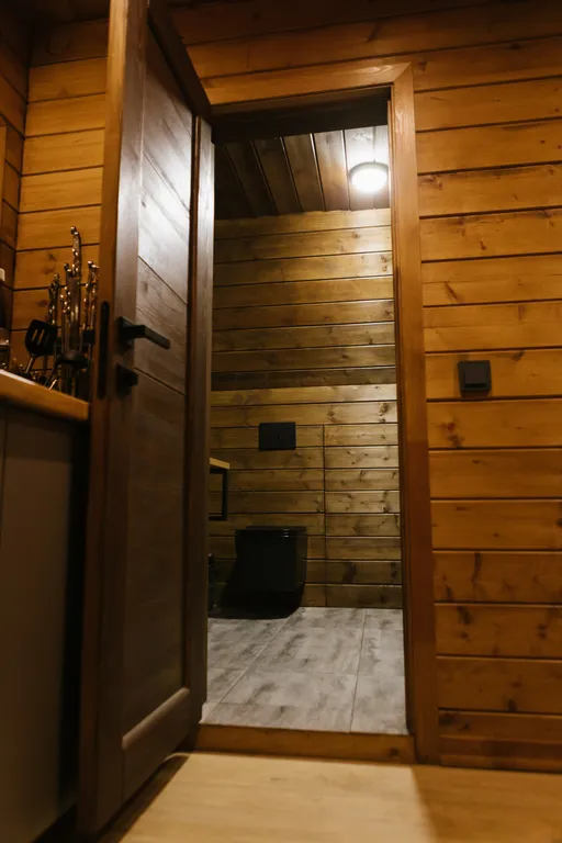 Домик в лесу вблизи от города в стиле A-frame