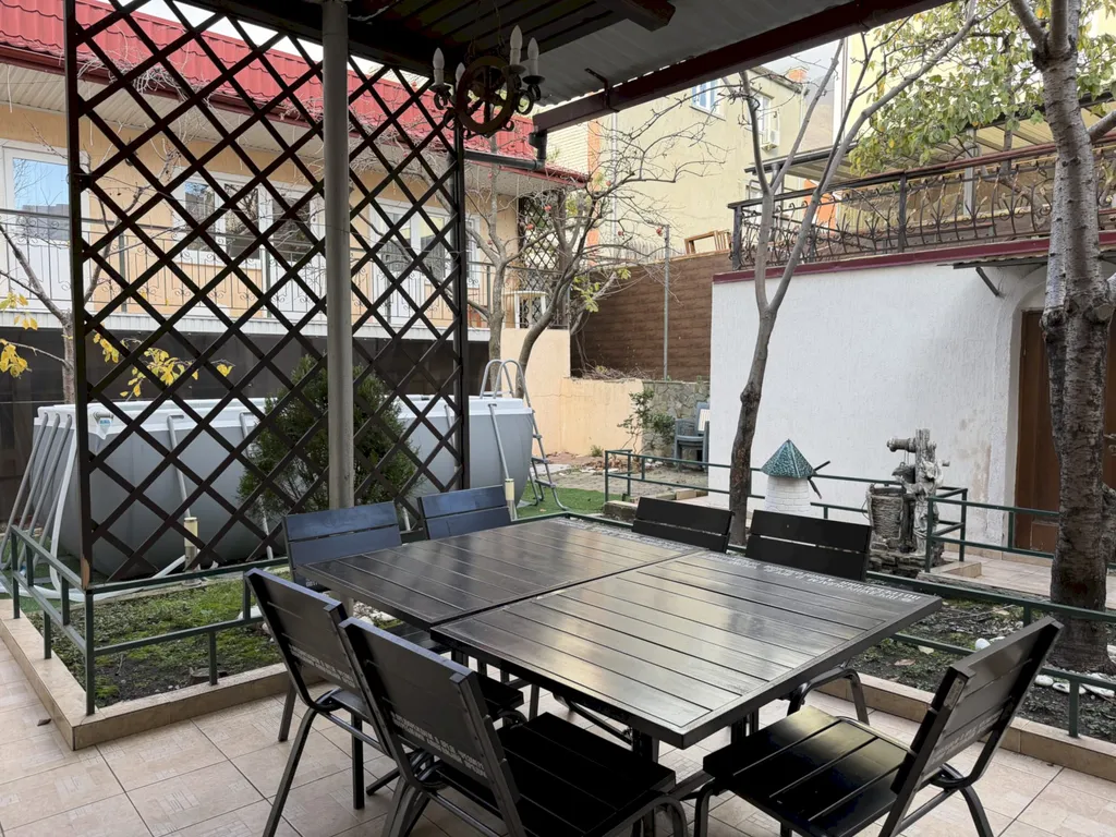 Дом с террасами и видом на море, рядом с центром