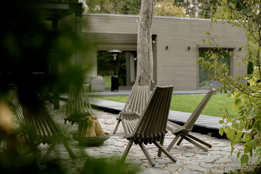 Дом с баней и купелью около Минского моря