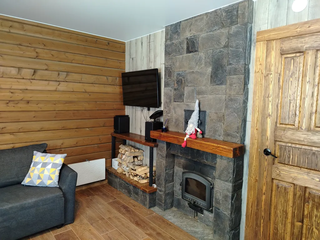 Дом на берегу с баней