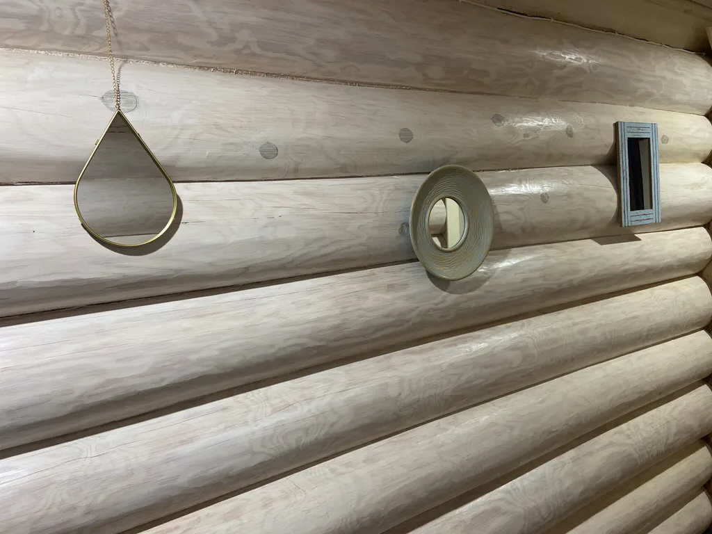 Сказочный дом в лесу