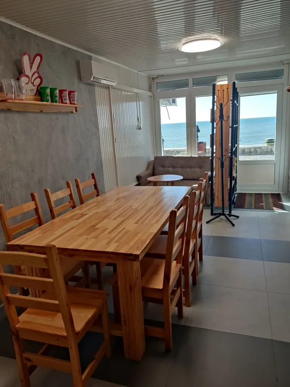 Эллинг на берегу моря