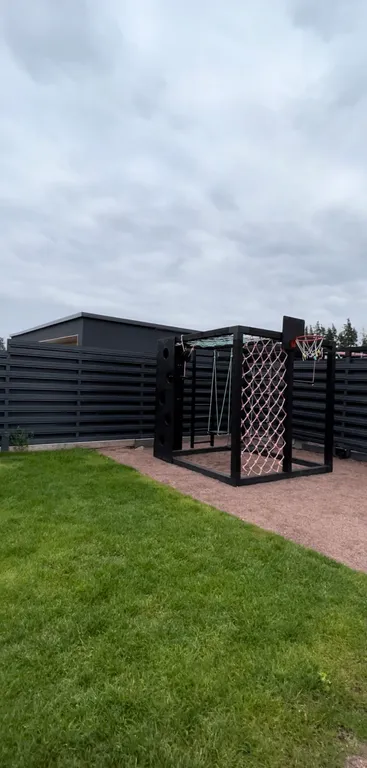 Коттедж с сауной на горке