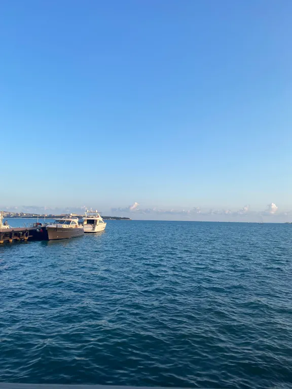 Комната с видом на море