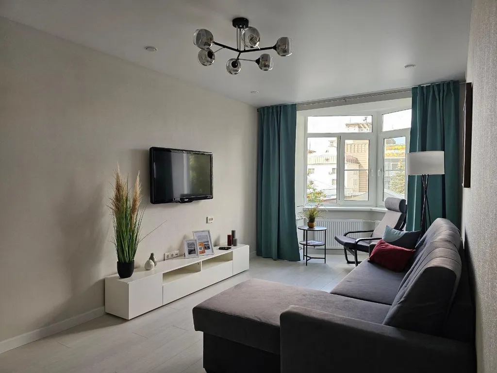 Апартамент-люкс с видом на Большую Покровскую