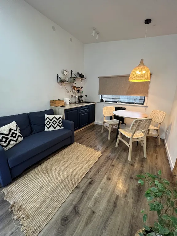 Уютный сканди-домик с видом на лес