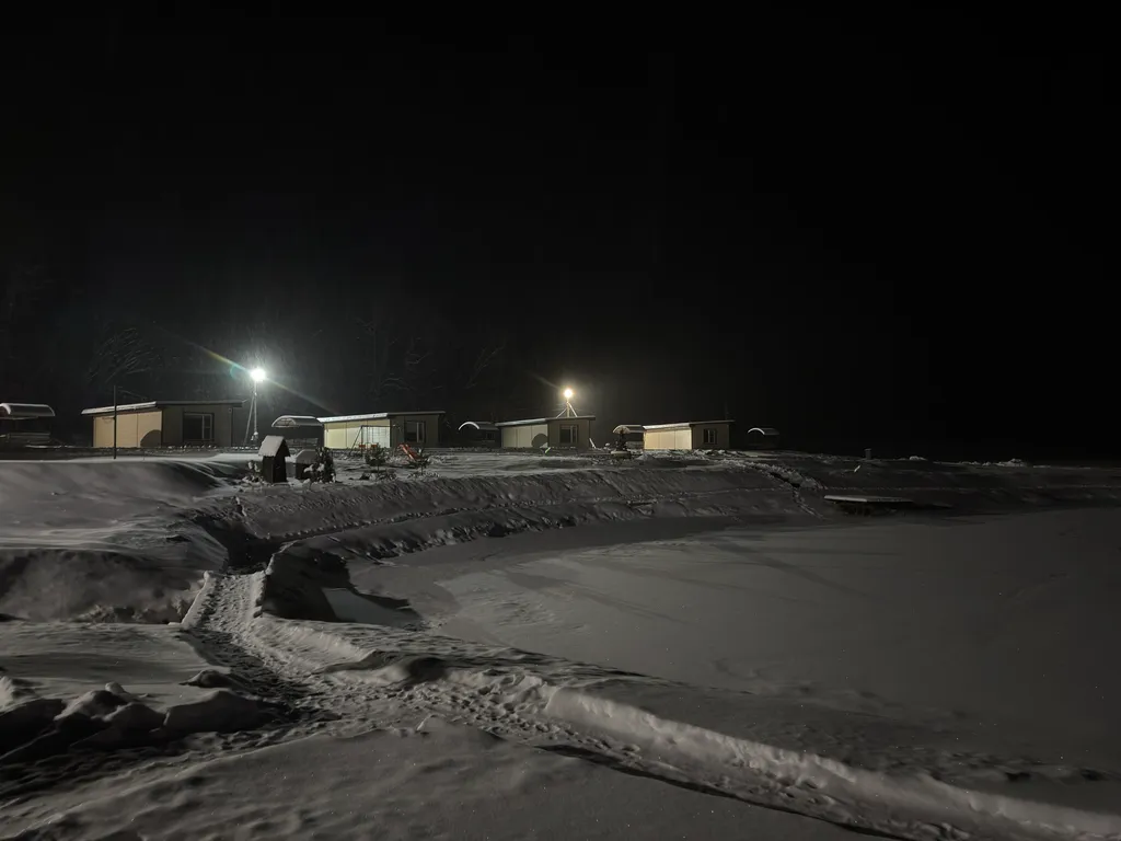 Глэмпинг у peки Bолoста