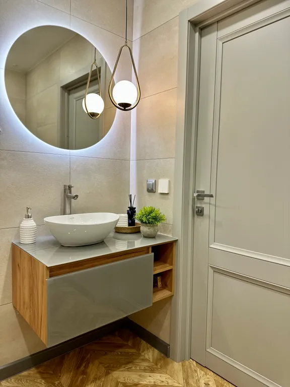 Коттедж Дом у озера с новогодней ёлкой и декором — Аннино