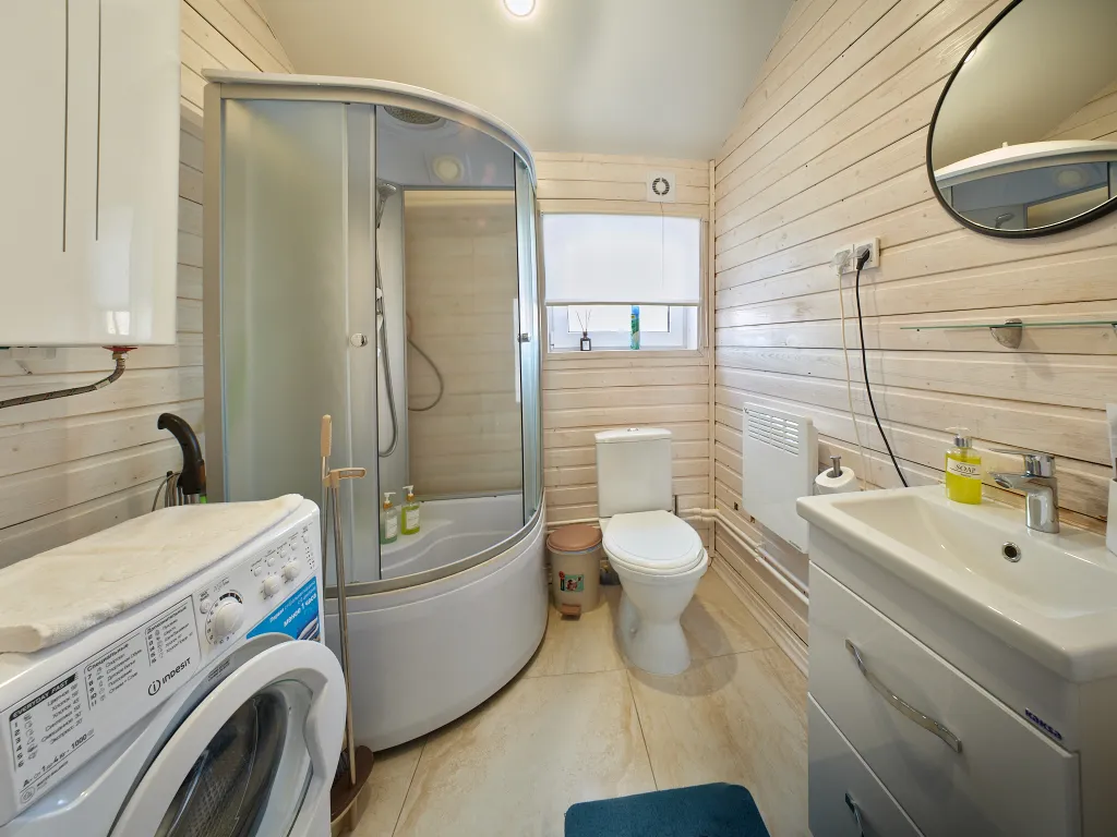 Творческий дом с игровой и полкой увлечений